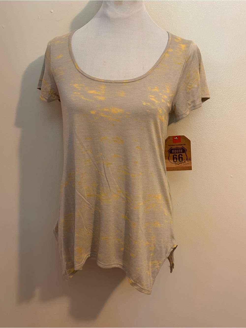 NWT Route 66 Women’s Scoop Neck Short Sleeve T-Shirt Tee Asymmetrical Hem XS